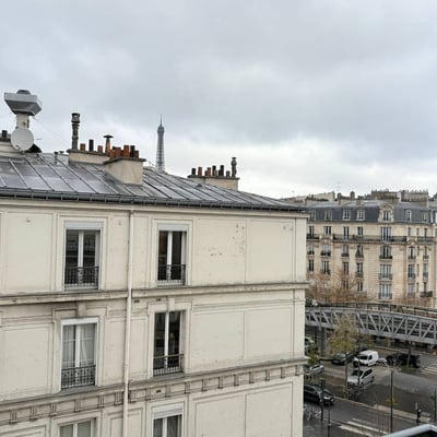 Rent of a 2-room apartment with a balcony and tower view, 48 m², Paris, France